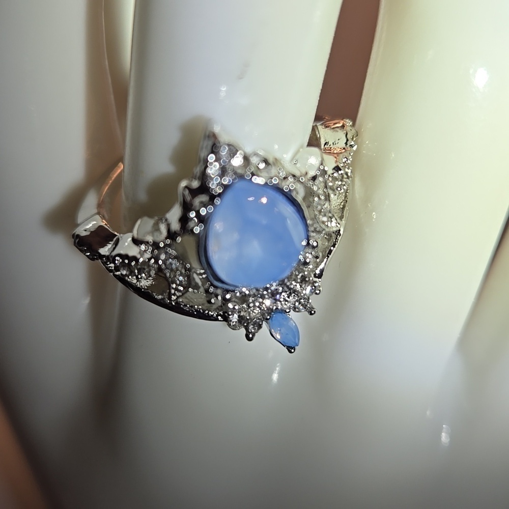 Exquisite Moon Crown Ring w/Unique Design Victorian Flair size 8